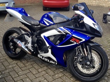 Carénages Moto Suzuki GSXR 750 2006-2007 - Blanc Bleu Noir Bande